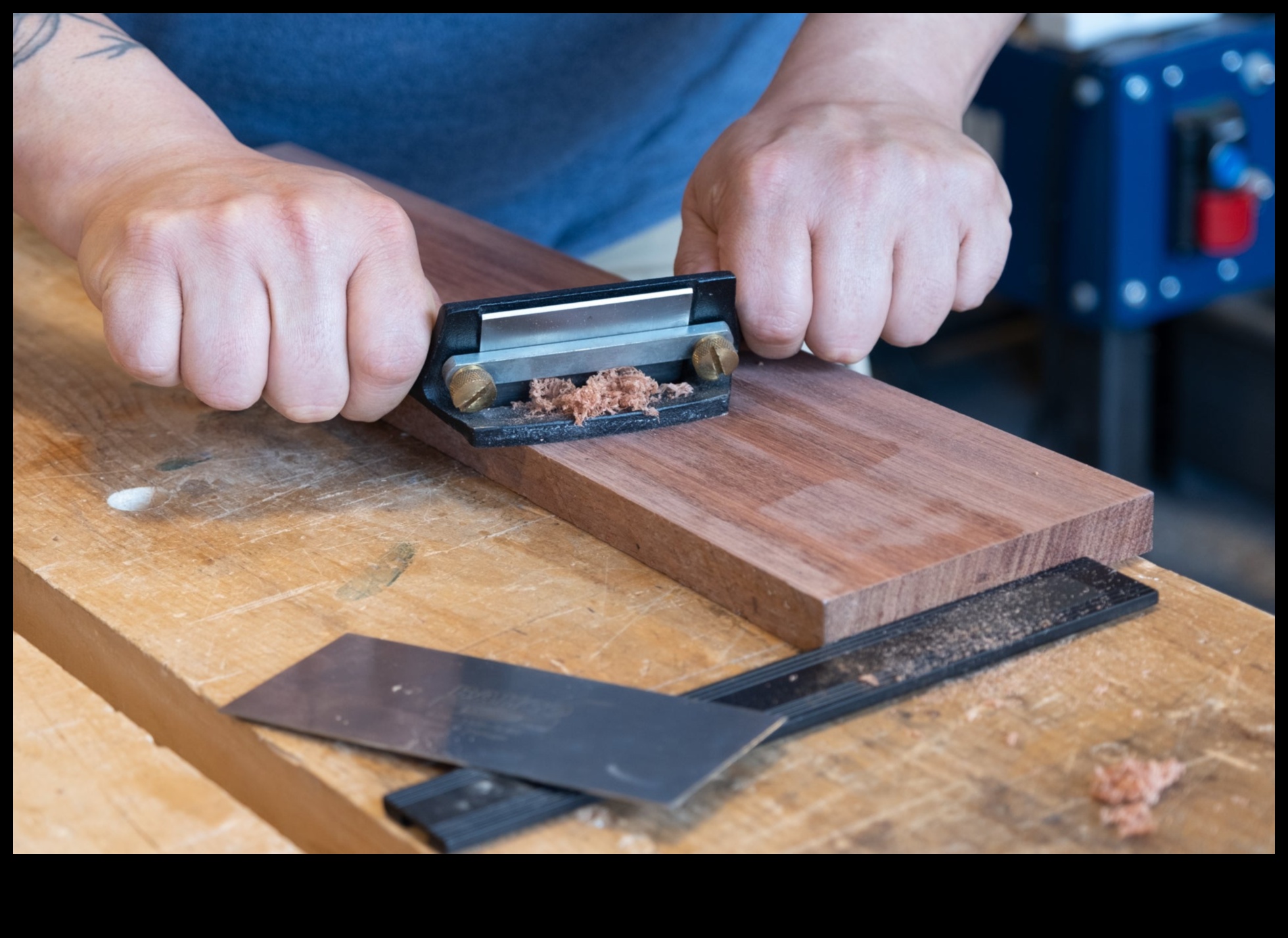 עבודה עם יערות אקזוטיים מדריך לעובדי עץ 2 עיבוד עץ עם עצים אקזוטיים: יצירה של יצירות ייחודיות ותוססים