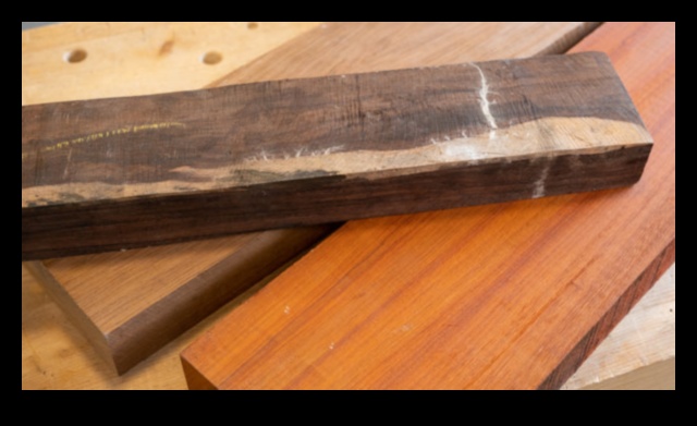 עבודה עם יערות אקזוטיים מדריך לעובדי עץ 4 עיבוד עץ עם עצים אקזוטיים: יצירה של יצירות ייחודיות ותוססים