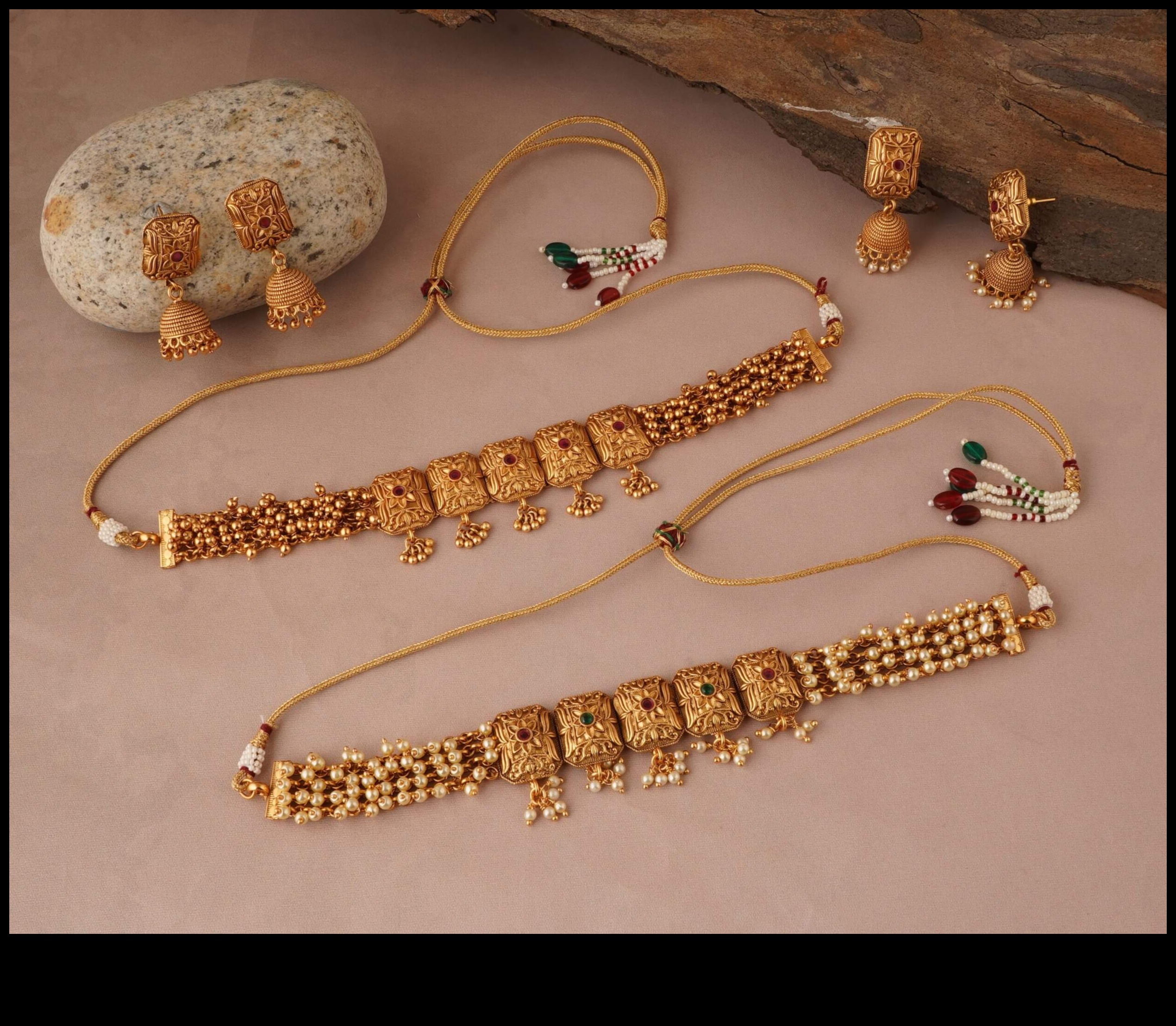 אלגנטיות מלאה: שנה את המראה שלך עם סט התכשיטים המשובחים שלנו