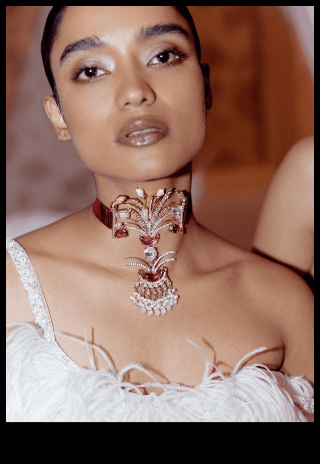 זוהר מודרני להעלות את המראה שלך עם קולרים עכשוויים 2 זוהר מודרני: הגדר את הסגנון שלך עם צ'וקרים עכשוויים