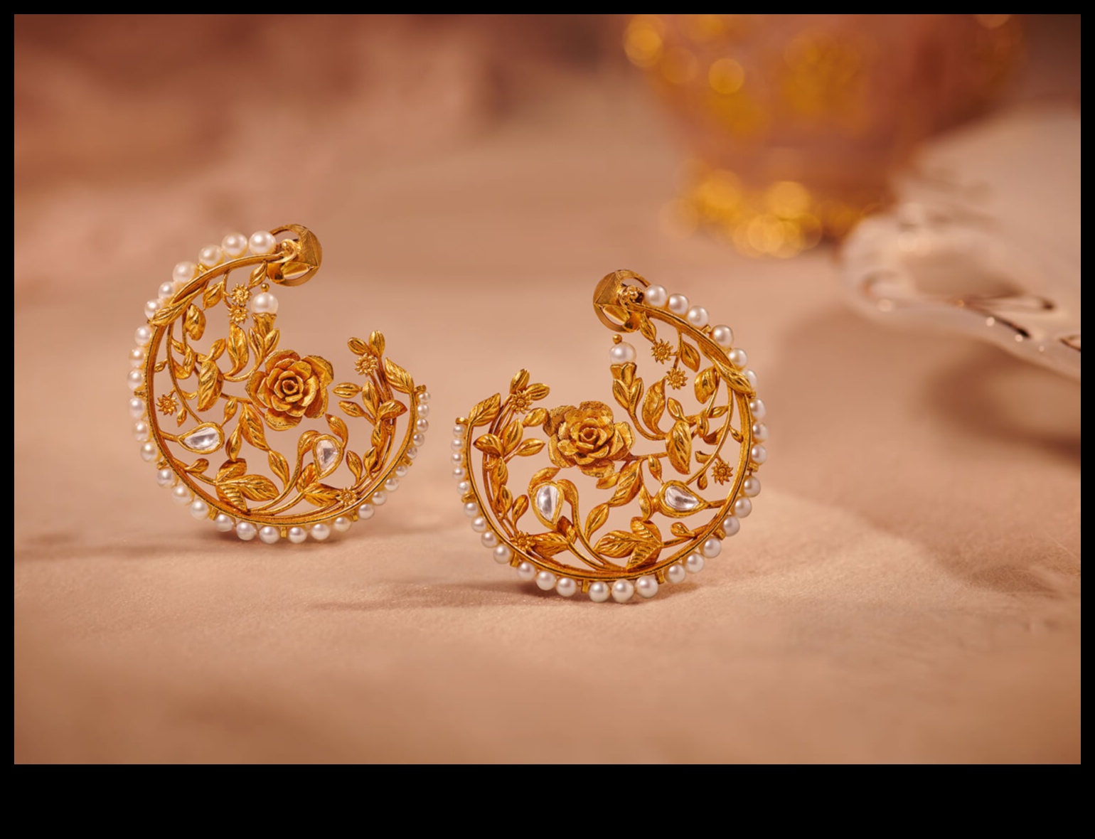 פאר מפוסל: אמצו אומנות עם עיצובי העגילים המפוסלים שלנו