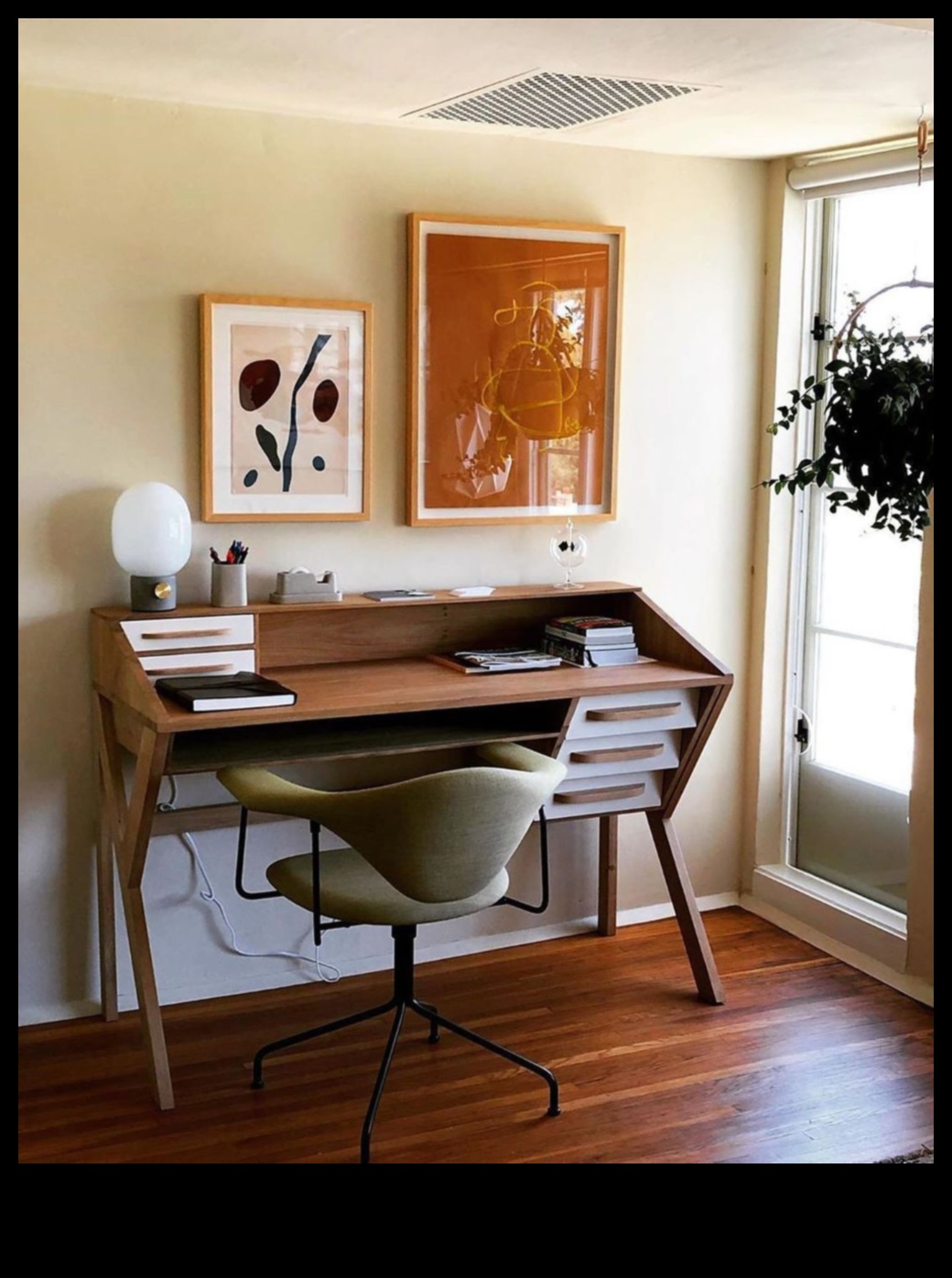 כיצד לעצב משרד מודרני מאמצע המאה עם רעיונות תפאורה עבור סביבת עבודה מסוגננת?