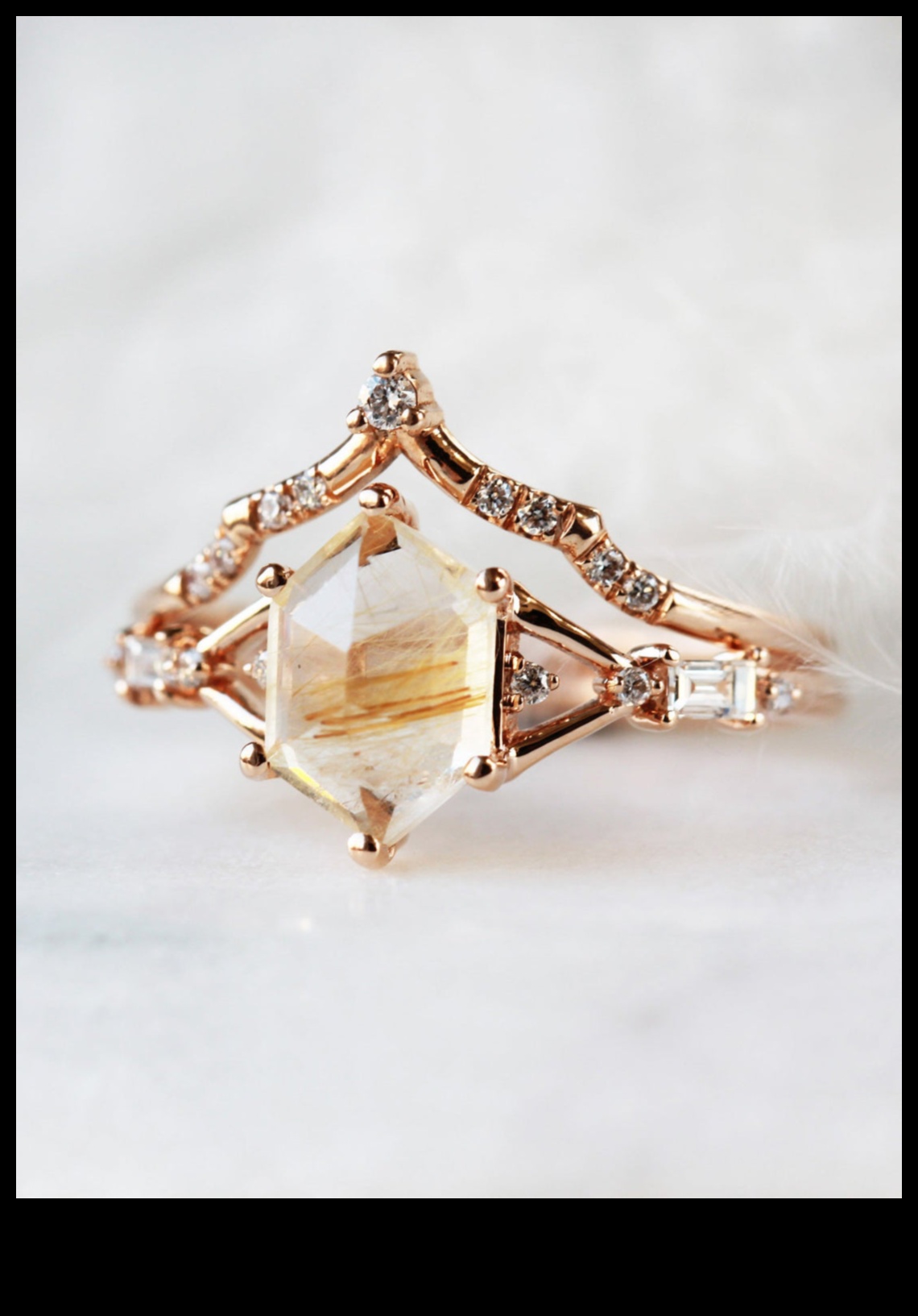 אלגנטיות אתרית: התעלות אל יופי עם סגנונות הטבעת האתריים שלנו