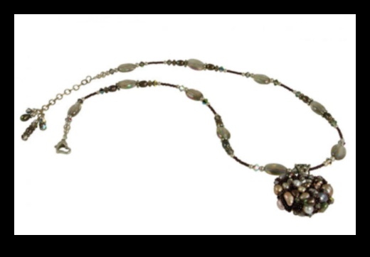 גלאם בעבודת יד: יצירת אביזרי אופנה בעצמך בעצמך