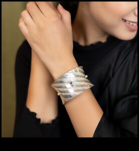 Glamour Unleashed: עטפו את פרק כף היד בסגנונות הצמיד המשובחים ביותר